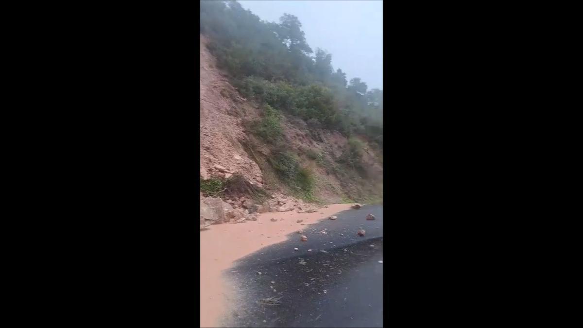 Desprendimientos en la carretera MA-8401, que une Benaoján con Cortes y Jimera de Líbar