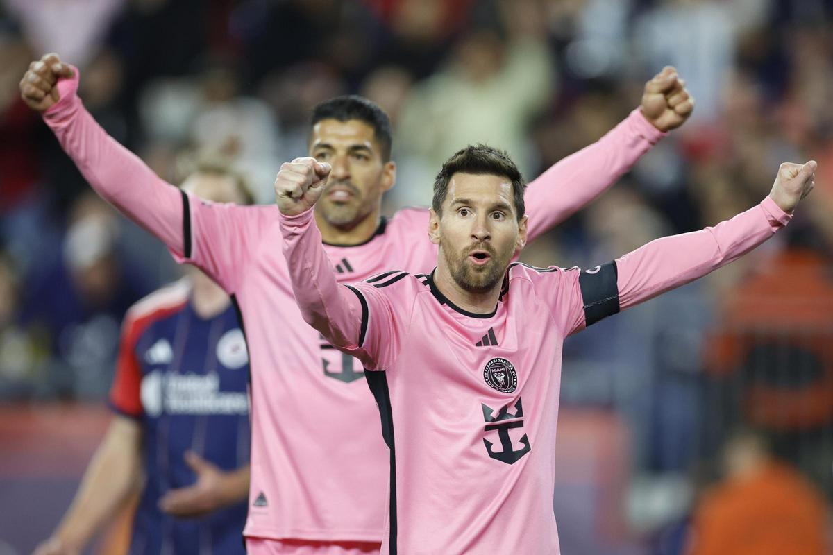 Leo Messi y Luis Suárez celebran la victoria