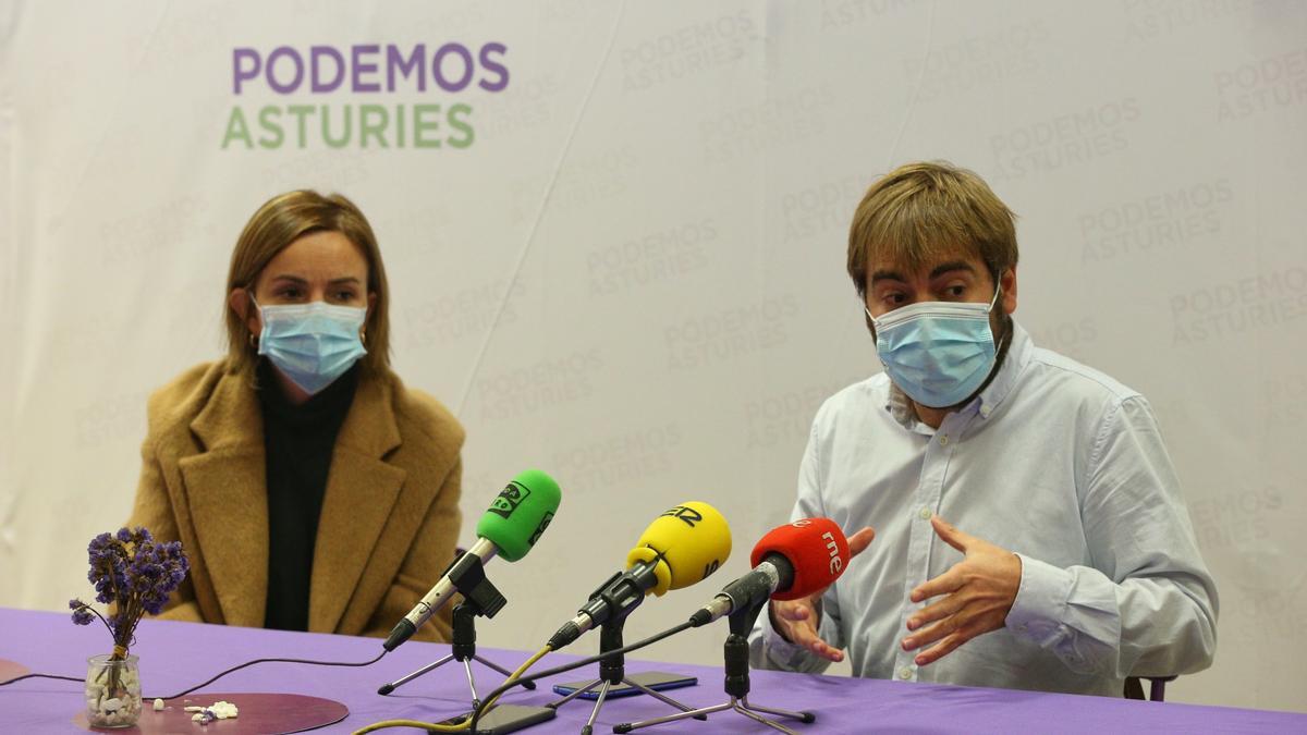 Covadonga Tomé y Daniel Ripa, este mediodía en la sede de Podemos