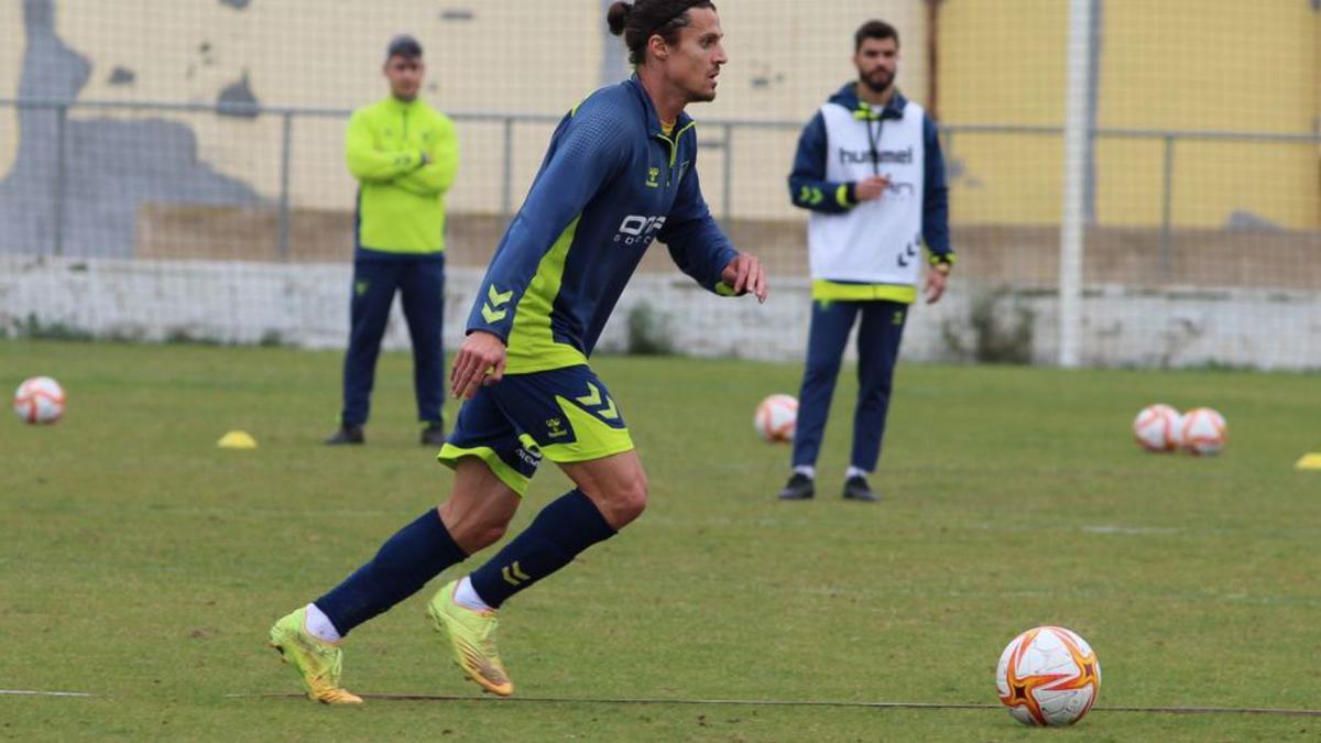 Fullana, en un entrenamiento la semana pasada. | PRENSA UCAM MURCIA CF