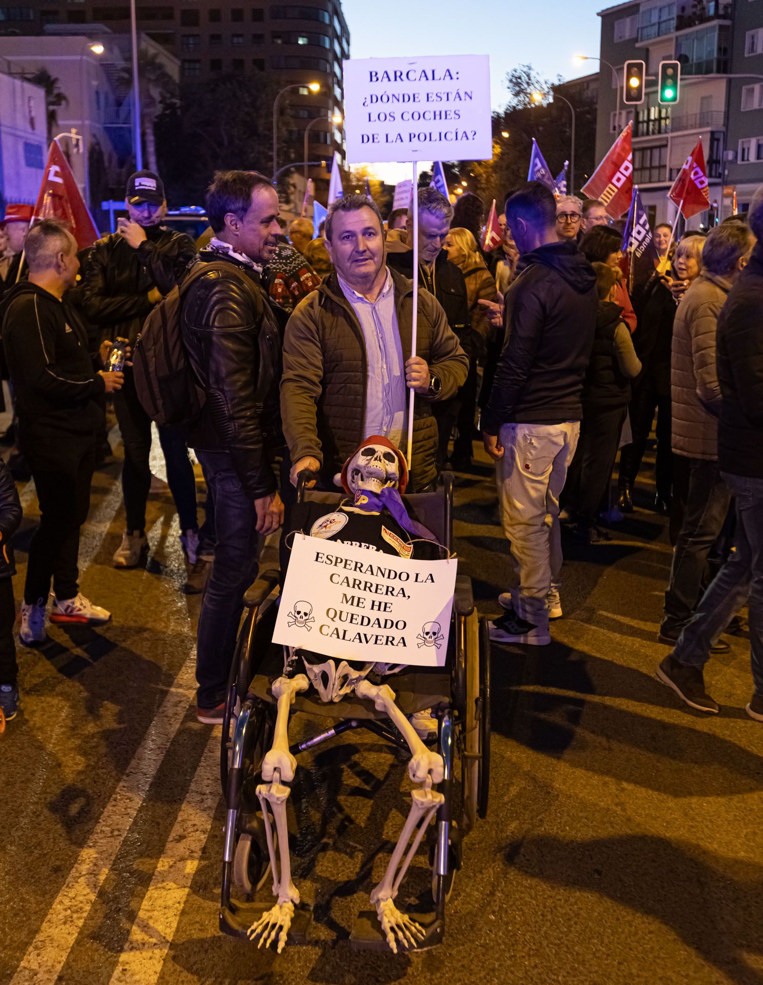Los funcionarios del Ayuntamiento de Alicante protestan por el centro de la ciudad