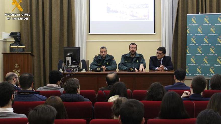 Alumnos del Máster de Abogacía visitan la Comandancia de la Guardia Civil