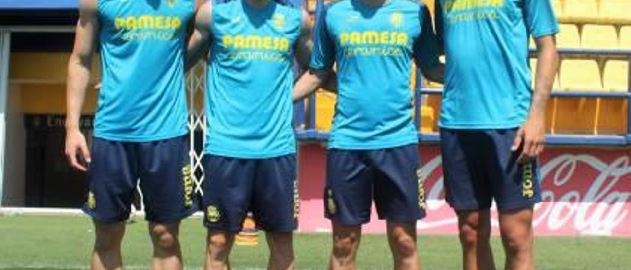 Chuca, Miguelón, Darío Poveda y Pedrito, ayer, en la Ciudad Deportiva del Villarreal.