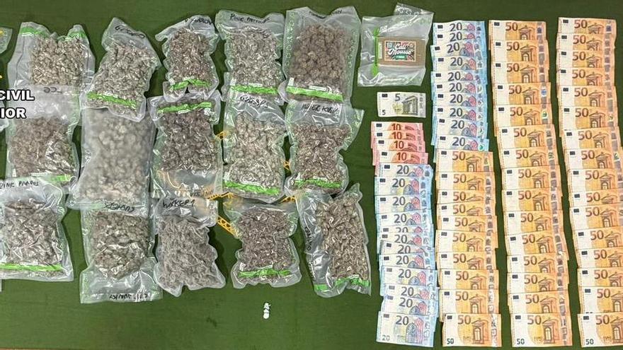 Detenido con dos kilos de marihuana en su coche en Campos