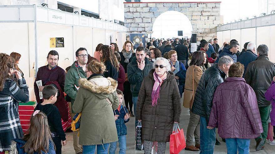 Público asistente a la Feria Raíces en la pasada edición. |