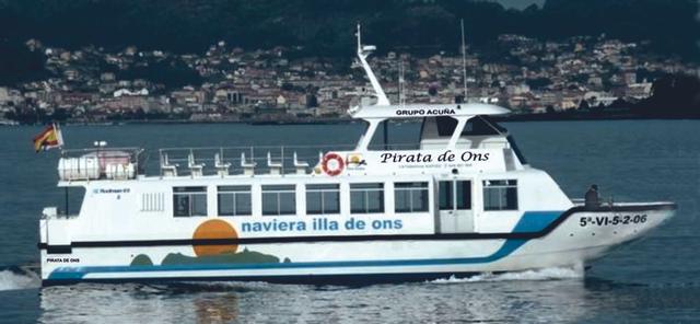 Pirata de Ons, primer barco de Nabia na pasaxe de Cangas.