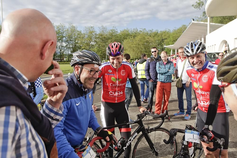 Salida de la marcha, con más de 300 ciclistas