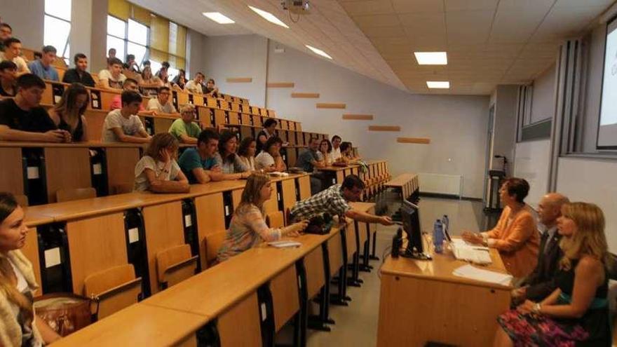 Alumnos en el aula Ada Byron de la Facultad de Ingeniería Informática de Ourense. // J. Regal