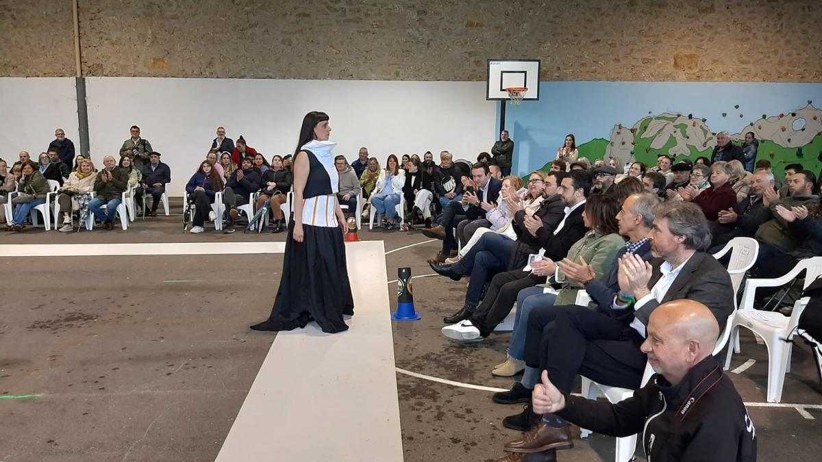 Así fue el desfile solidario con el que el colegio Xentiquina de Lieres recaudó fondos para UNICEF