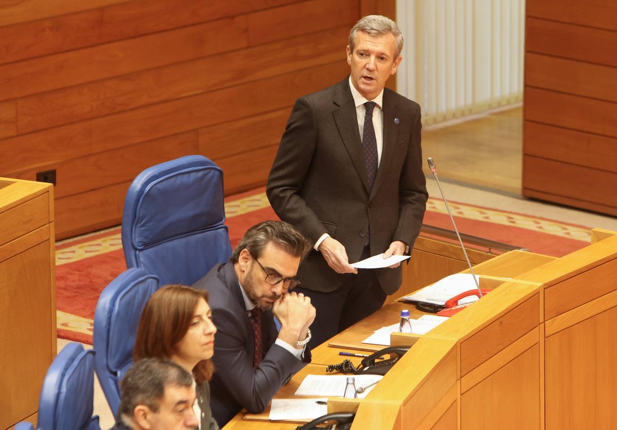 El presidente de la Xunta, Alfonso Rueda, durante la última sesión de control antes de Navidad