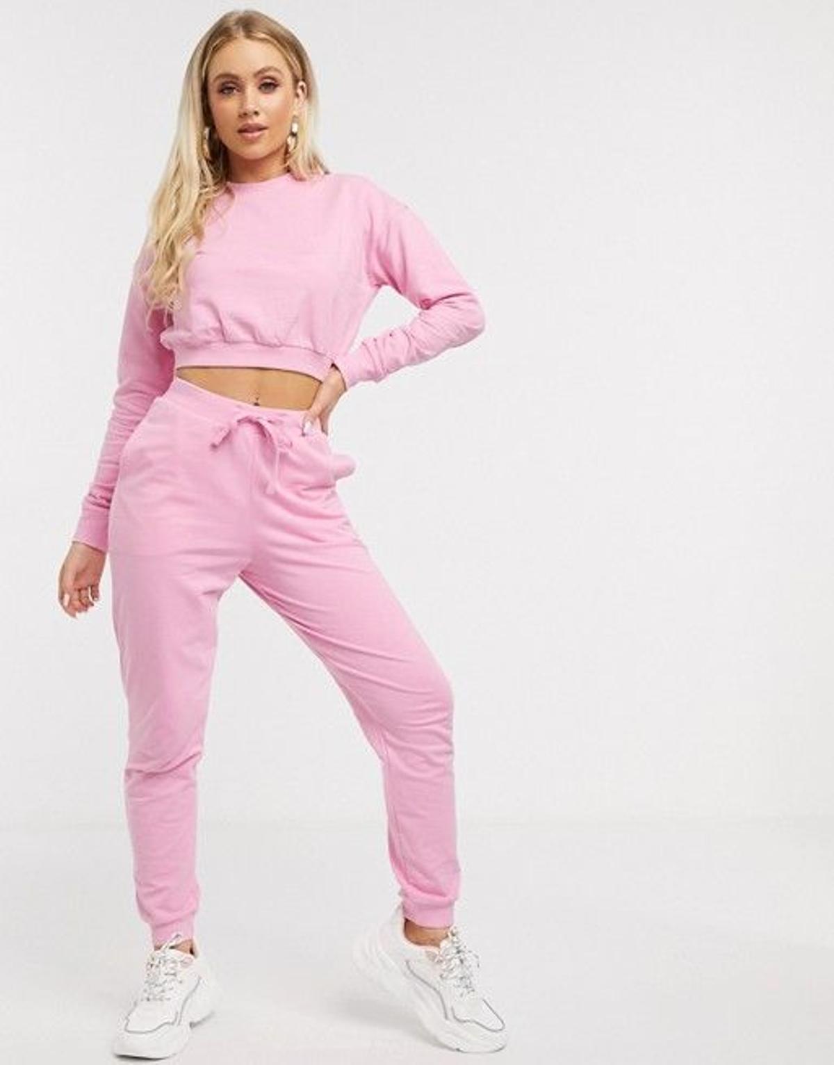 Conjunto de sudadera cropped y pantalón de chándal slim, de Asos