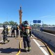 Los Bomberos de la Diputación de Valladolid trabajan en un accidente múltiple registrado este viernes en la VA-30, en Arroyo de la Encomienda (Valladolid)