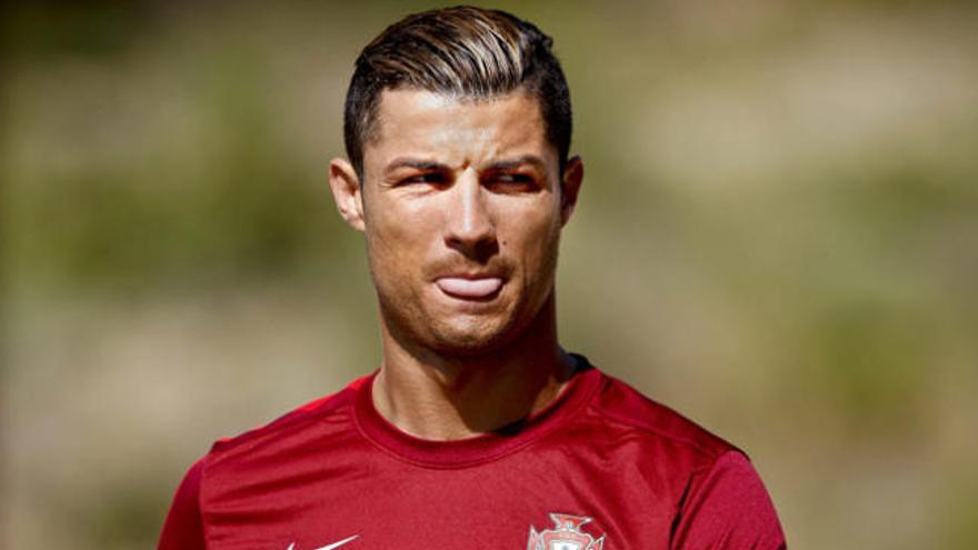 Cristiano Ronaldo luce nuevo look.