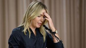 Sharapova se dirige a los medios en Los Ángeles para confirmar su dopaje.