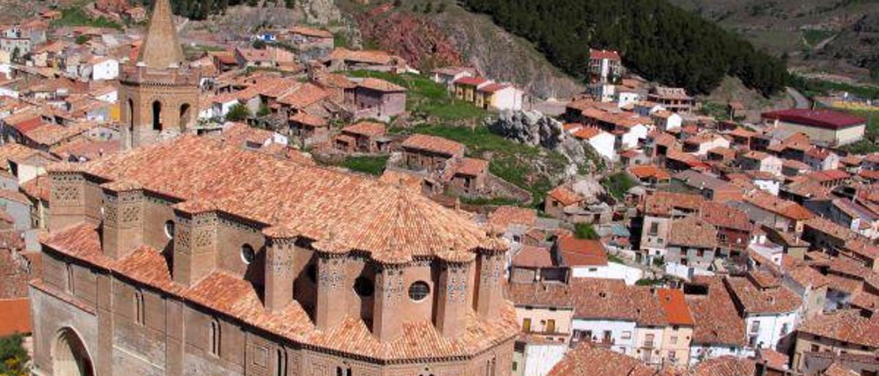 Vista aérea de la iglesia de Montalbán, en las Cuencias Mineras.