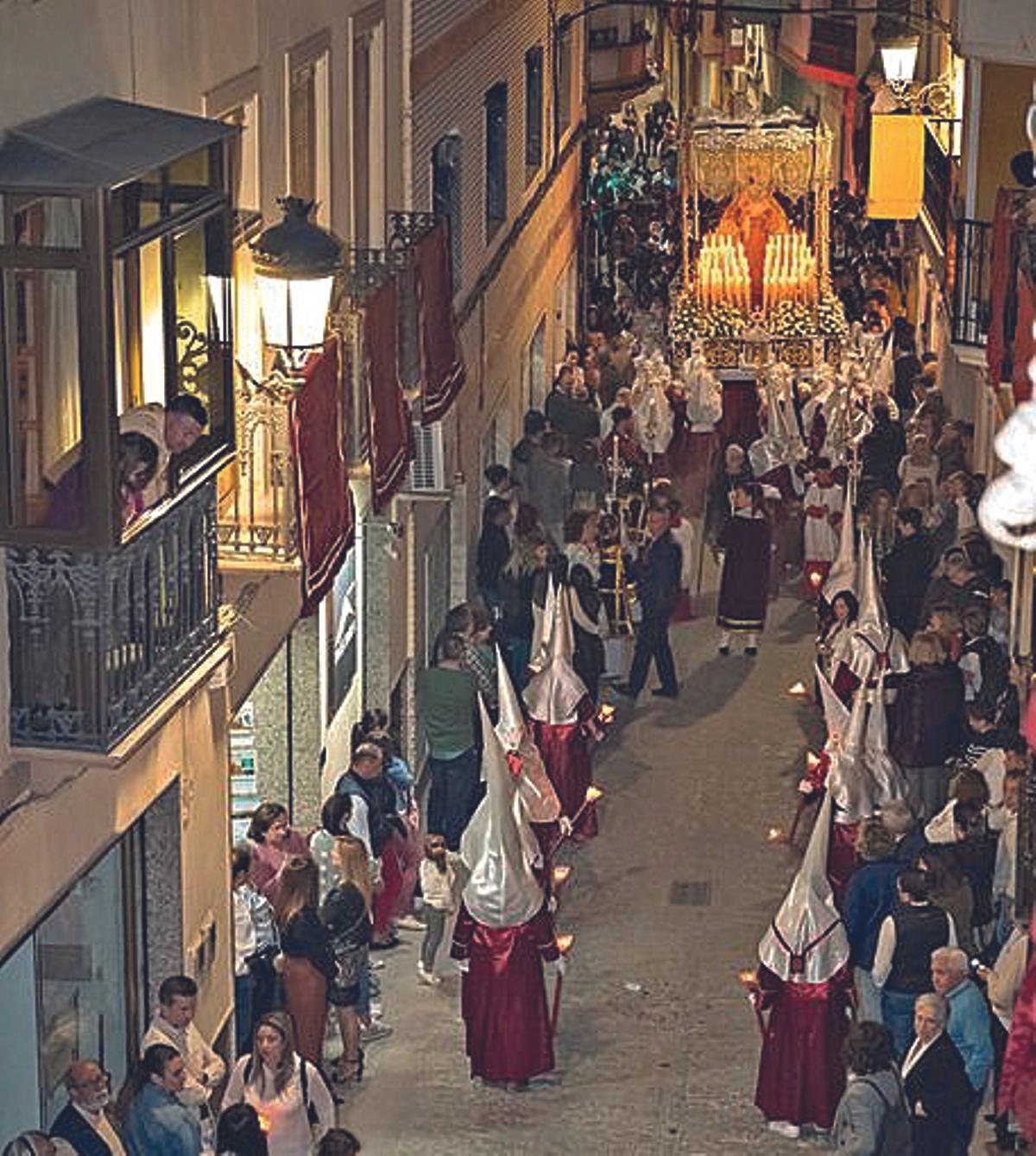 La Virgen de los Desamparados procesiona el Martes Santo y es de Romero Tena.