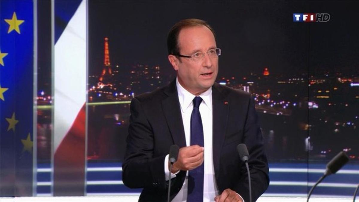 El presidente francés, François Hollande, durante su entrevista televisada este domingo.