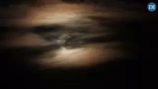 El gran susto del eclipse en Ibiza: Las nubes amenazan el espectáculo en Cala de Bou