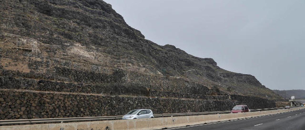 Autovía del Norte (GC-2) a la altura de El Altillo de Moya (entre San Andrés, en Arucas, y El Pagador) donde el Ayuntamiento propone un túnel.