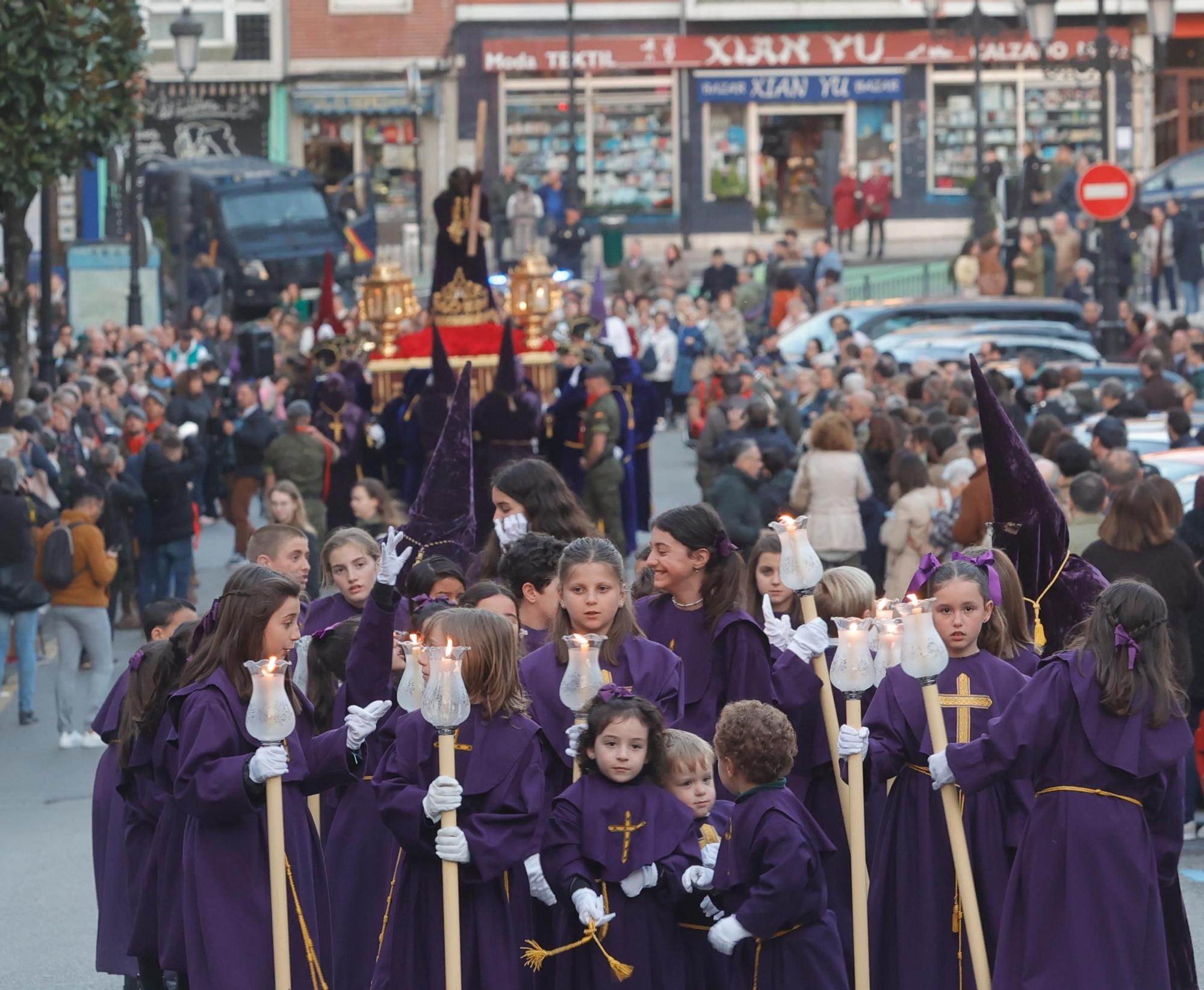 El Señor de Oviedo atrae multitudes: mira las fotos de la procesión del Nazareno