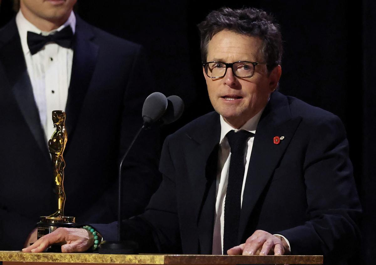 El actor Michael J. Fox ganador de un Oscar honorífico por su lucha contra el Parkinson, en 2022.