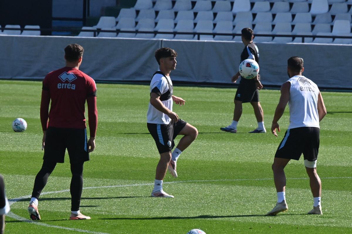 El equipo de Pablo Hernández prepara el partido contra el Burgos