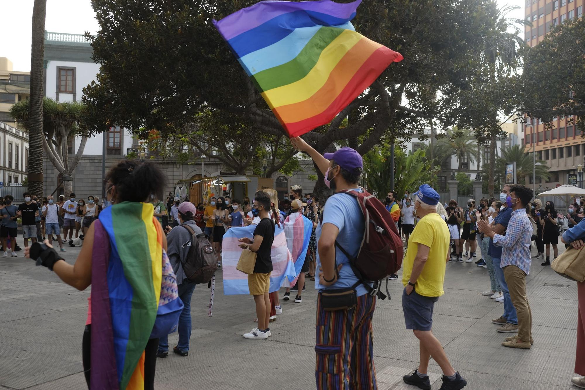 Concentración contra la LGTBIfobia en el parque de San Telmo