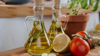Mucho cuidado con el aceite de girasol para cocinar: genera toxinas al calentarse y es altamente procesado