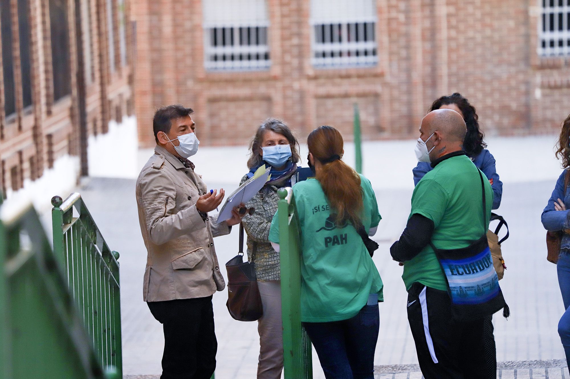 Paralizan el desahucio de tres familias residentes en el mismo edificio de Orihuela