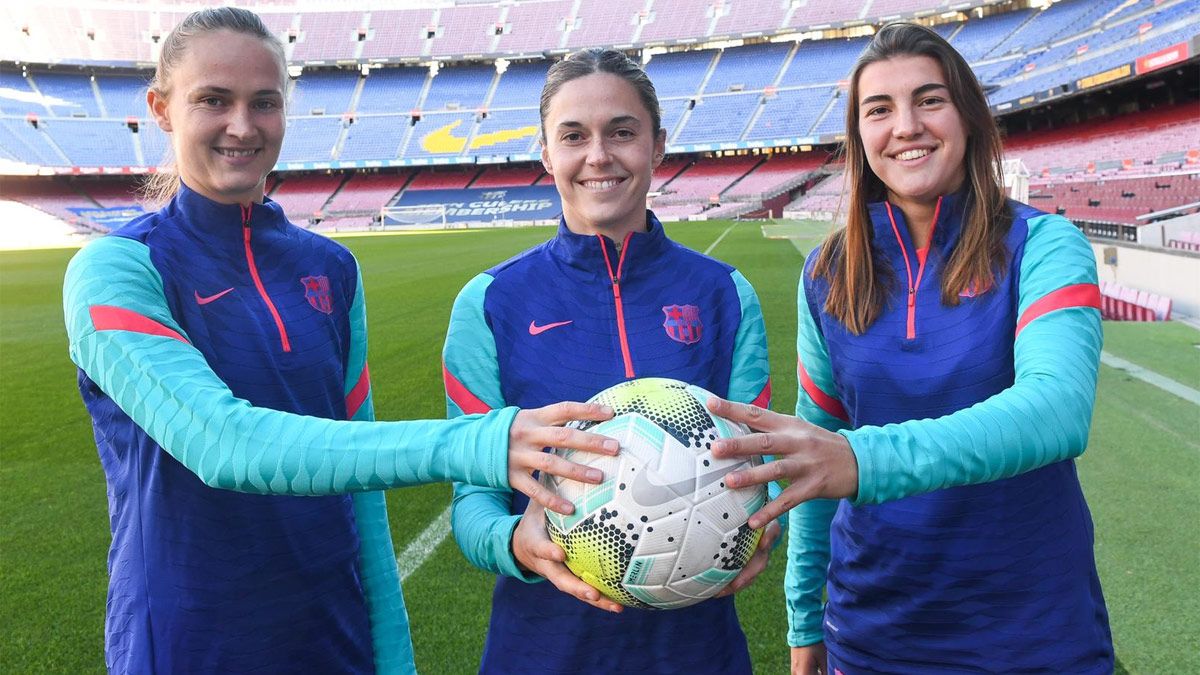 Graham Hansen, Mapi León y Patri Guijarro en el Camp Nou