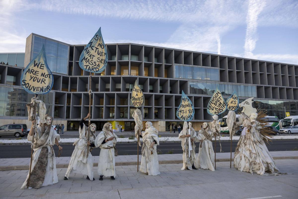 Protestan contra la "turistificación" de la feria Art Cologne Palma