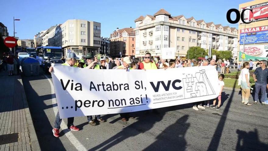 Protesta en O Temple contra la vía ártabra