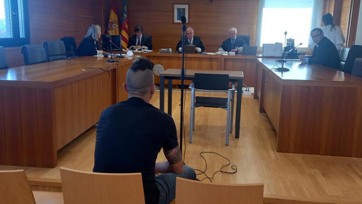 El procesado insistió ante el tribunal que él y la denunciante mantenían relaciones sexuales esporádicas.