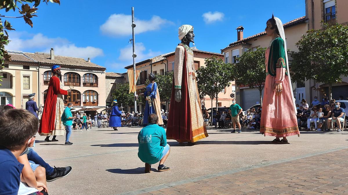 Ballada de gegants a la plaça Major, el diumenge de festa major de l&#039;any passat