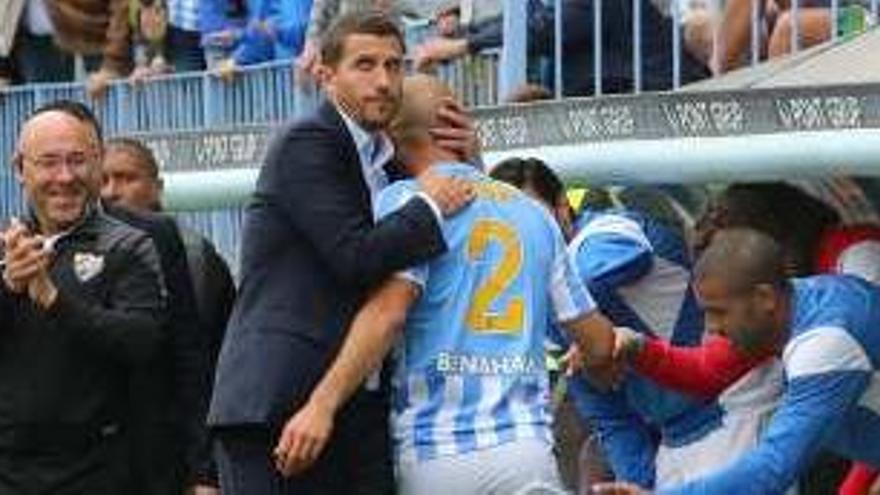 Javi Gracia se abraza con Amrabat tras el gol del marroquí.