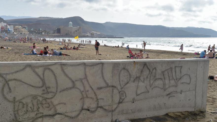 El vandalismo creció con más grafitis y un aumento de papeleras quemadas