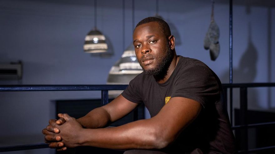 Cheikh Drame, presidente de SOS Racisme: &quot;De niño, un policía me dijo que se haría una cartera con mi piel&quot;