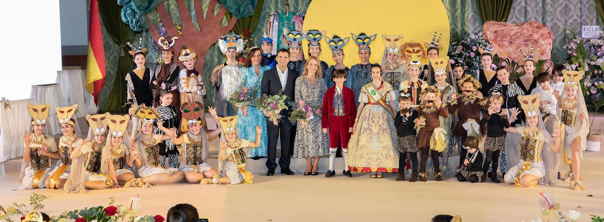 Fin de fiesta con un play back en el que actuaron los infantiles y, como invitada, la corte infantil de 2023