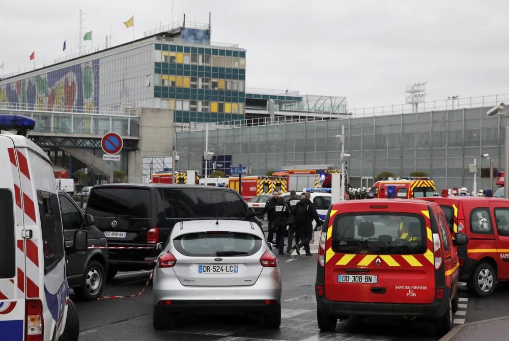 Operación policial en el aeropuerto parisino de Or