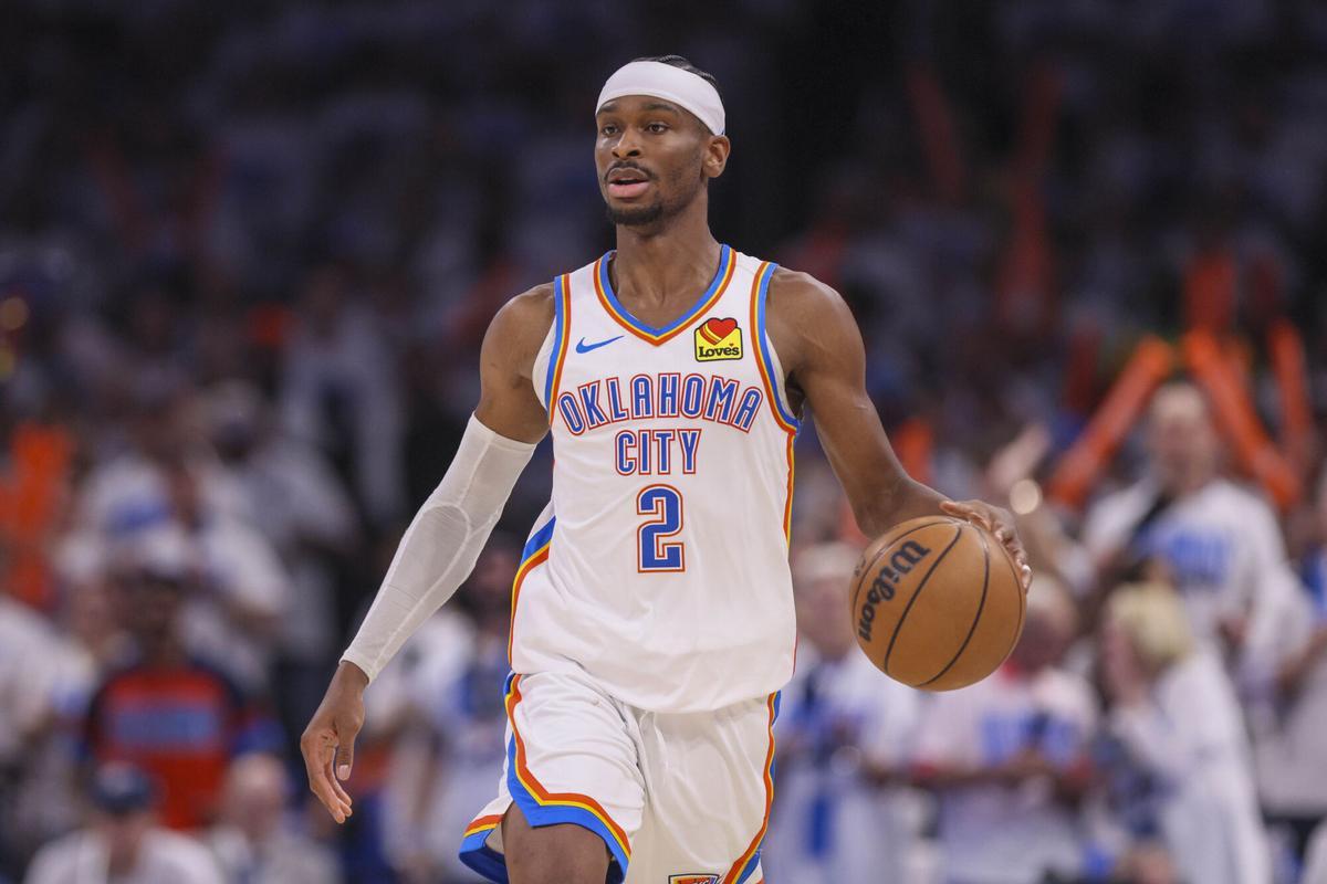 Oklahoma City Thunder guard Shai Gilgeous-Alexander dribbles the ball up court against Minnesota Timberwolves during the second half of Game 1 of an NBA basketball Western Conference Finals playoff series Tuesday, May 20, 2025, in Oklahoma City. (AP Photo/Nate Billings) Associated Press / LaPresse Only italy and spain