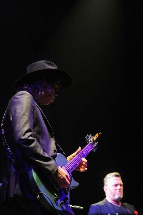 The Waterboys vence a la llovizca