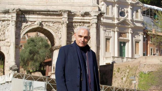 Andrea Frediani, en el antiguo Foro de Roma.