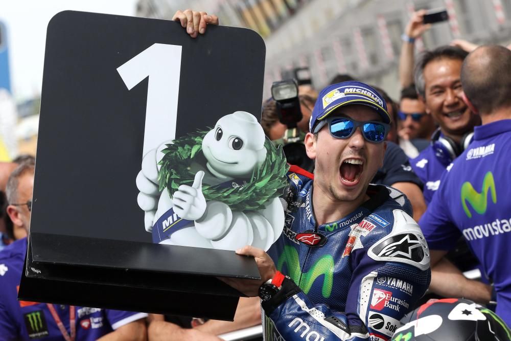 Jorge Lorenzo conquistó la victoria en Moto GP, por delante de Rossi y Viñales. En Moto 2 ganó Alex Rins y en Moto 3 el sudafricano Binder,