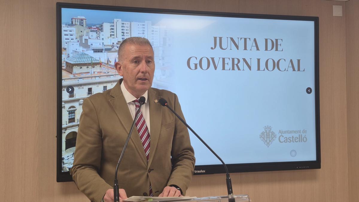 El portavoz del Ayuntamiento de Castelló, Vicent Sales, durante la rueda de prensa de la junta de gobierno.