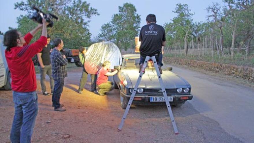 Una escena de exteriores con un Ford Capri que les costó encontrar.