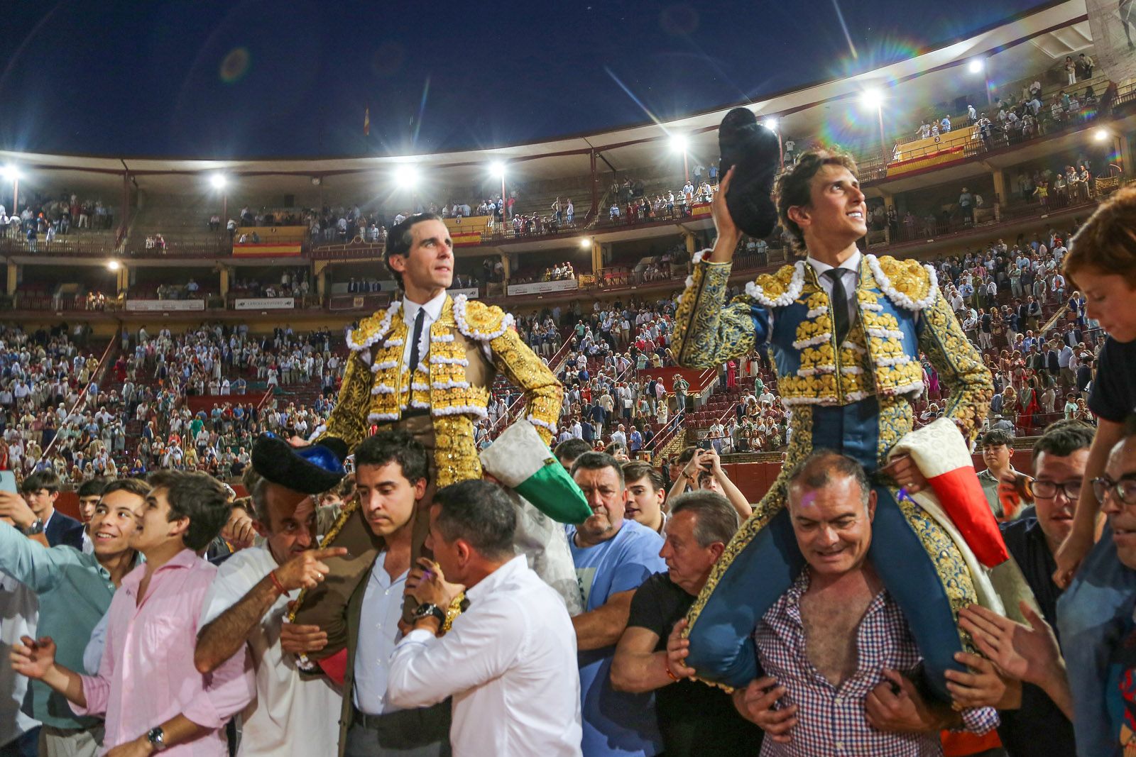 Román toma la alternativa y la puerta grande se abre para Roca Rey y Ortega