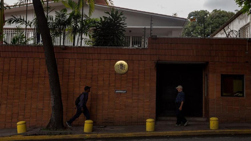 Precariedad del personal laboral de embajadas y consulados españoles