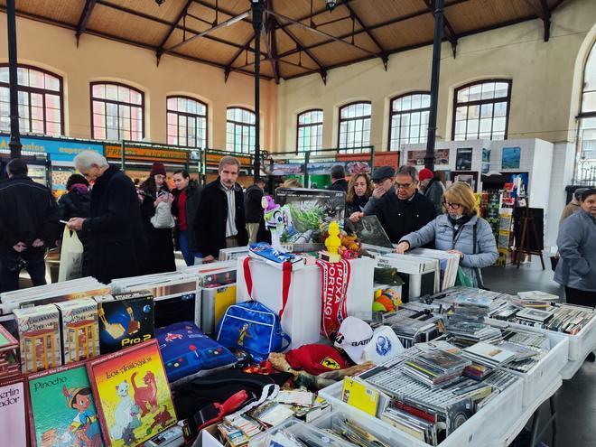 El coleccionismo "vintage" llena Villaviciosa