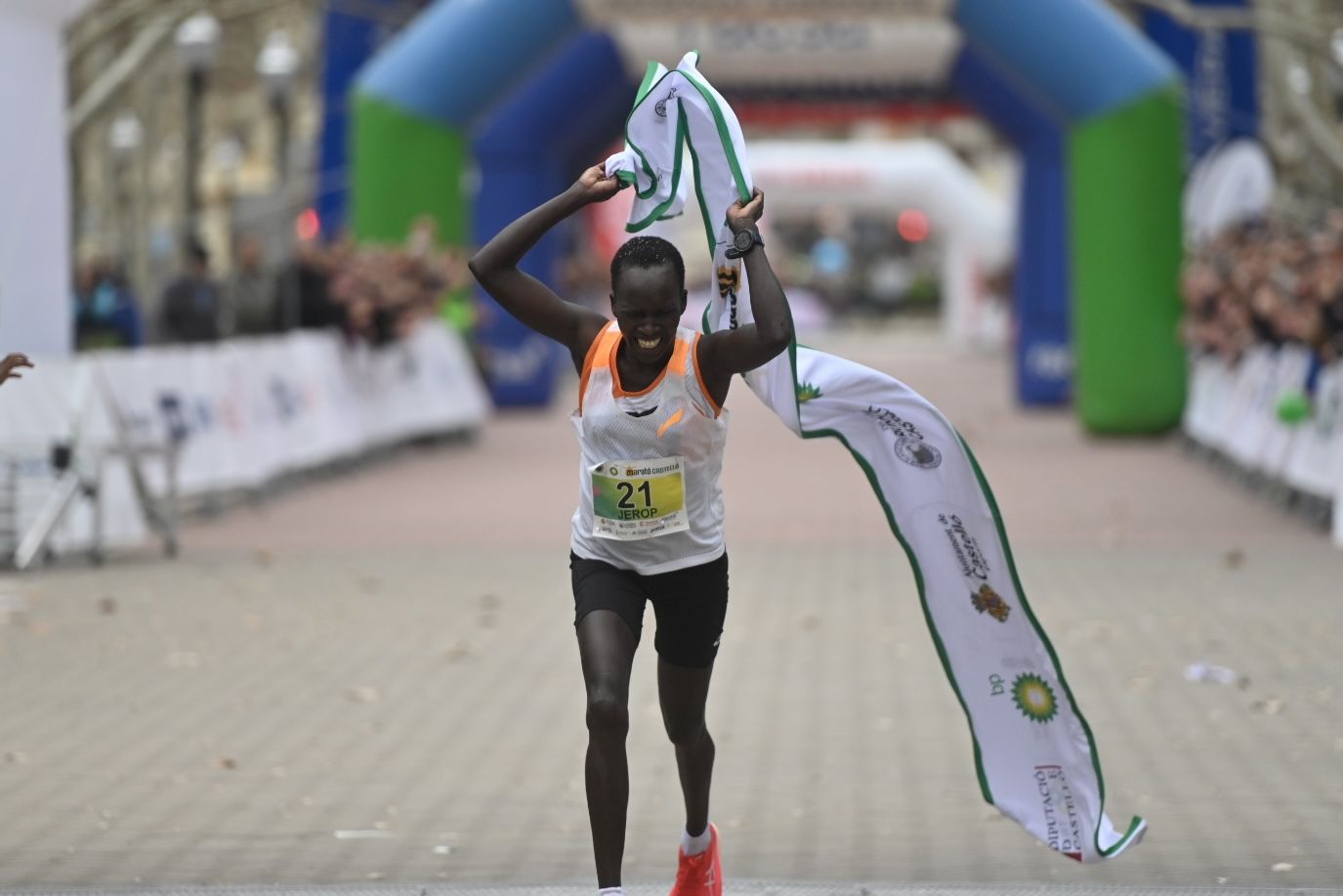 Búscate en las fotos: Las mejores imágenes del Marató bp y el 10K Facsa 2024 de Castelló