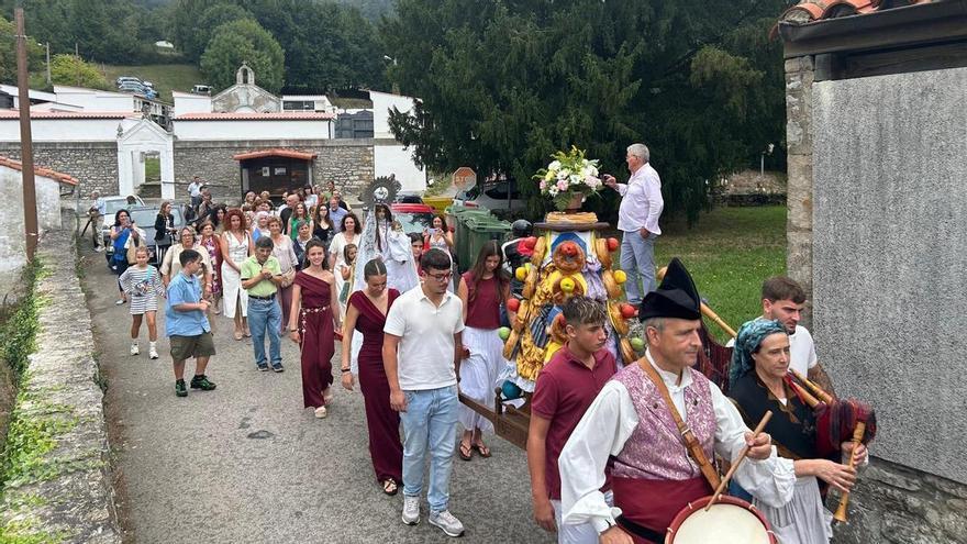 EN IMÁGENES: Procesión y subasta el ramu en las fiestas de Muñó
